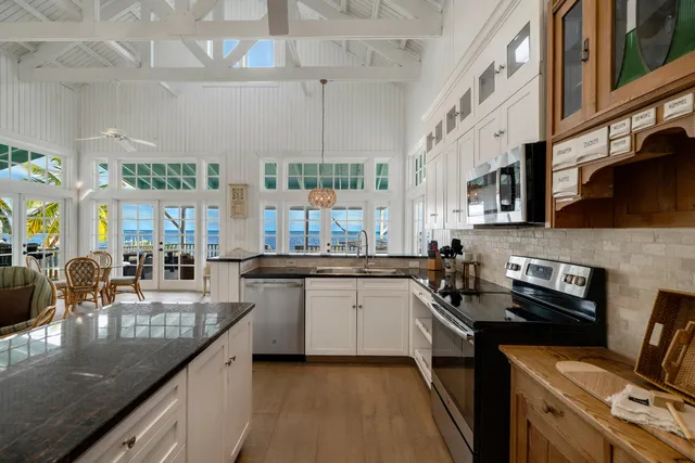 $3,350,000 | 236 Tarpon Street, Tavernier, FL 33070