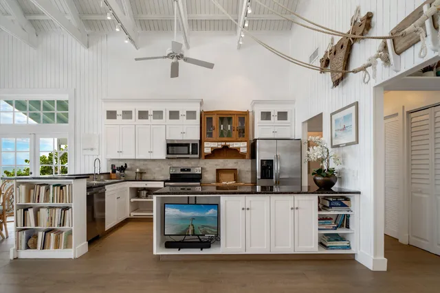 $3,350,000 | 236 Tarpon Street, Tavernier, FL 33070