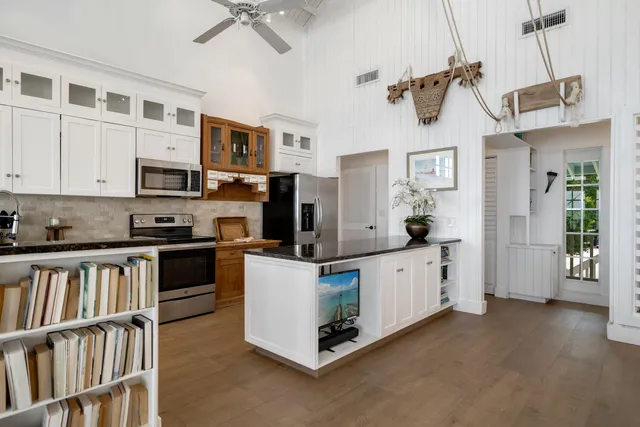 $3,350,000 | 236 Tarpon Street, Tavernier, FL 33070