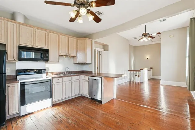 $1,950 | 5024 Magazine Street, Unit D, New Orleans, LA 70115