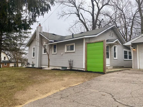 $1,900 | 705 East Main Street, Brighton, MI 48116