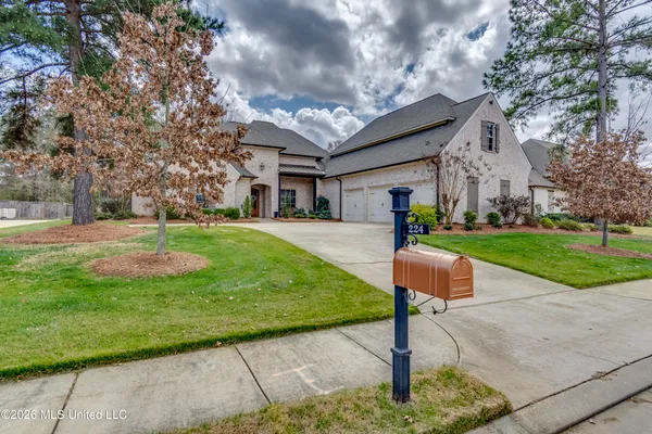 $799,999 | 224 South Woodcreek Road, Madison, MS 39110