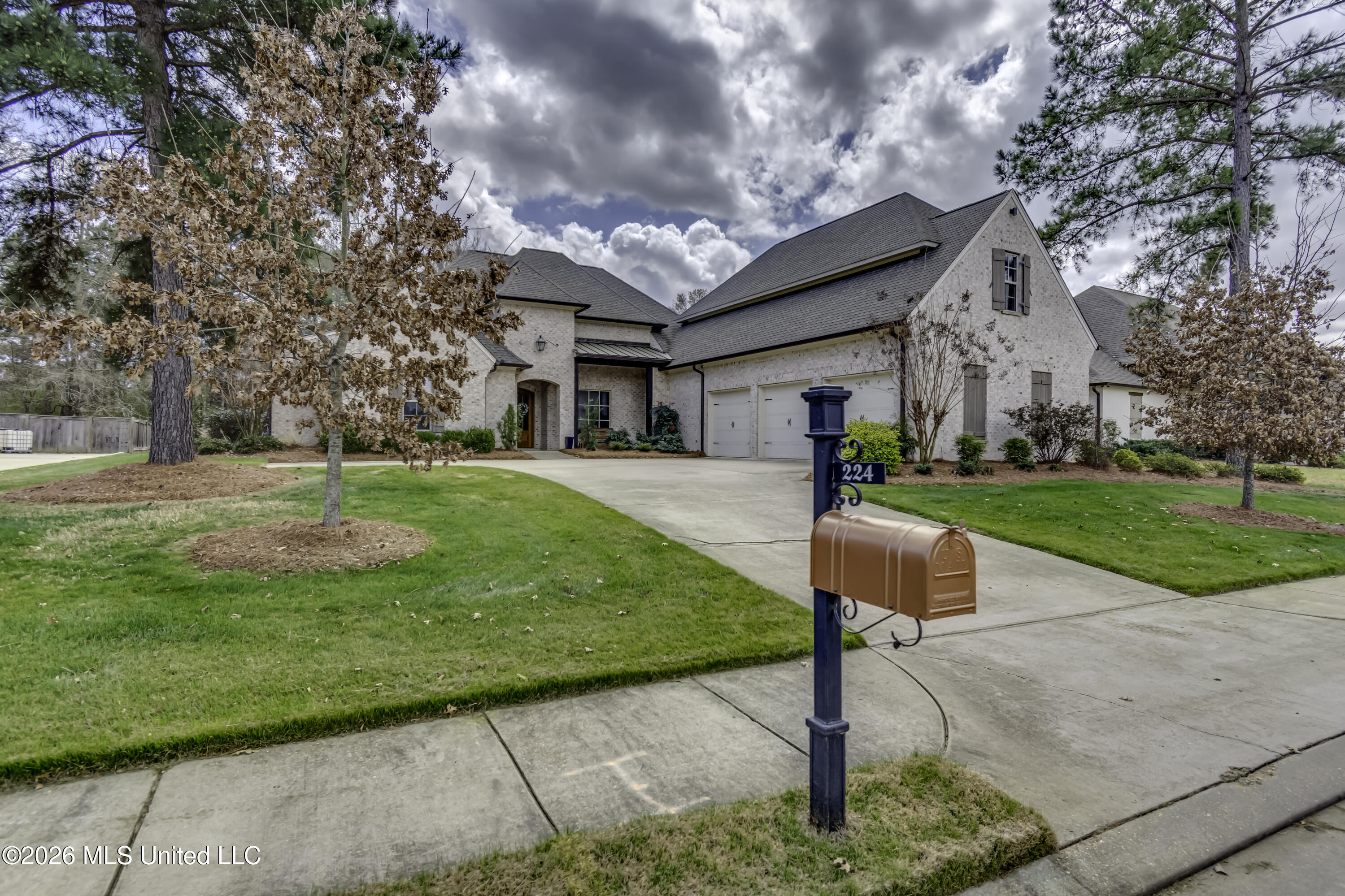 224 South Woodcreek Rd--6