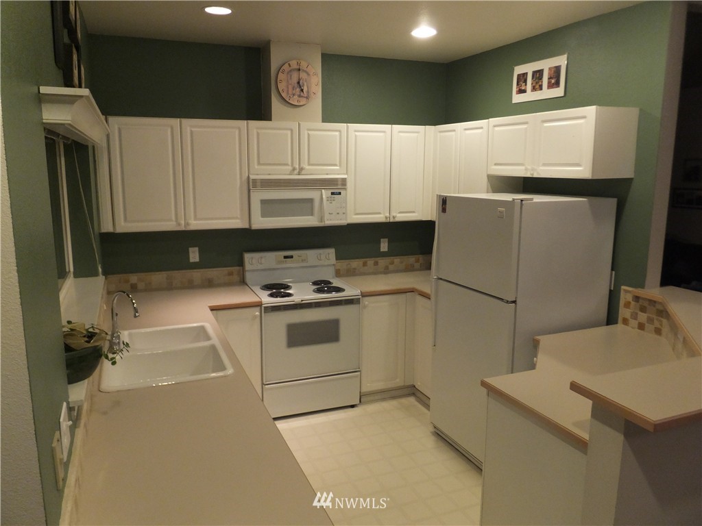 564 South 51st Court Renton, WA 98055 - Photo 5 of 17