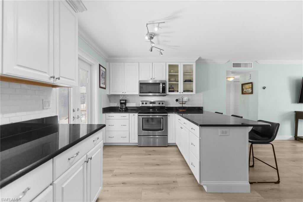 905 13th Street North Naples, FL 34102 - Photo 13 of 43