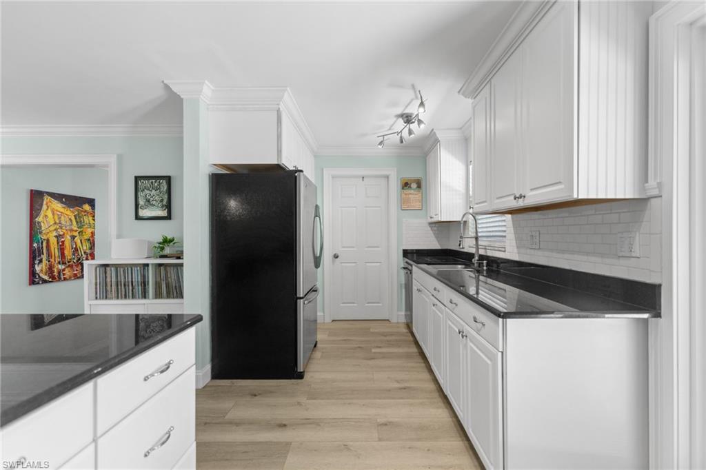 905 13th Street North Naples, FL 34102 - Photo 15 of 43