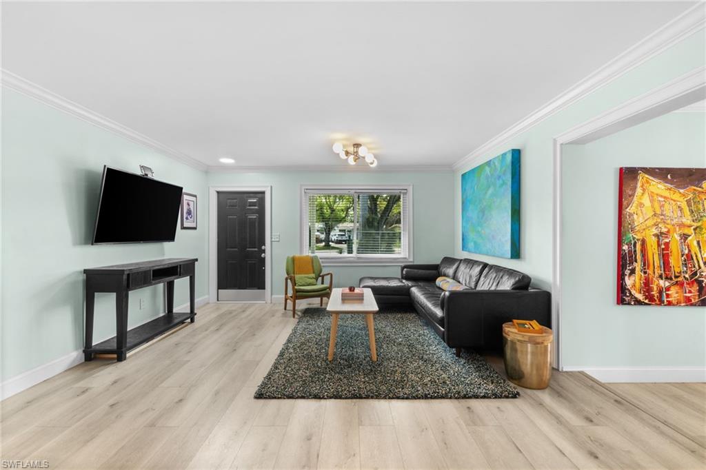 905 13th Street North Naples, FL 34102 - Photo 9 of 43