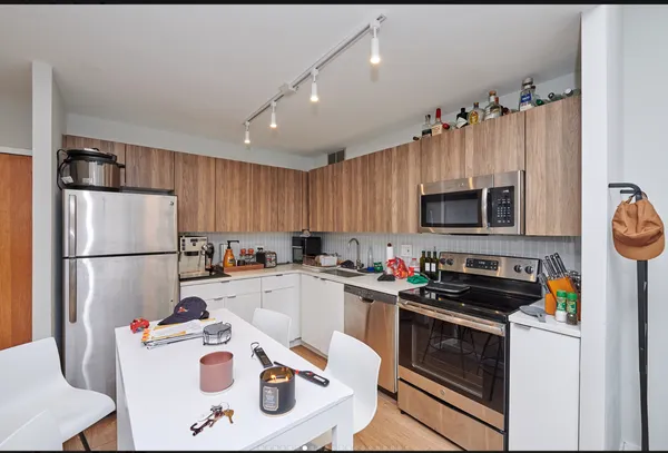 $2,400 | 211 East Ohio Street, Unit 614, Chicago, IL 60611