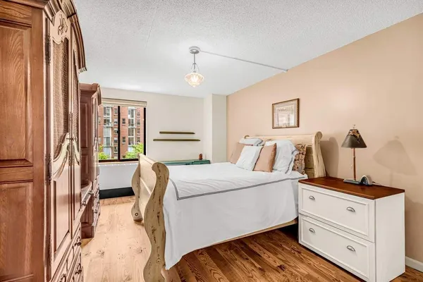 $650,000 | 300 Rector Place, Unit 4B | Battery Park City