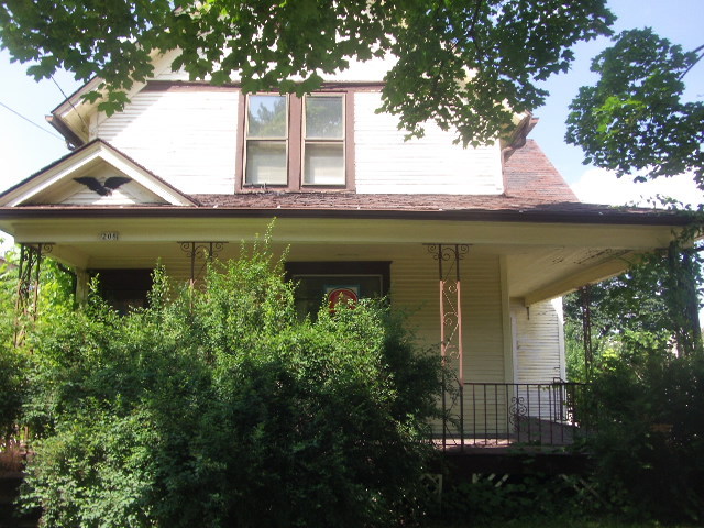 208 West Chestnut Street Burlington, WI 53105 - Photo 1 of 1 Front