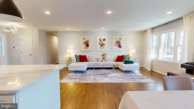 $4,999 | 4707 Holborn Avenue, Annandale, VA 22003