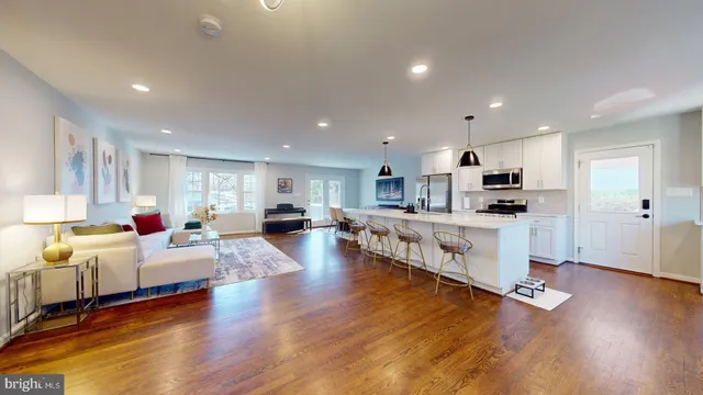 $4,999 | 4707 Holborn Avenue, Annandale, VA 22003