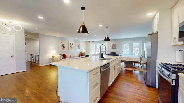 $4,999 | 4707 Holborn Avenue, Annandale, VA 22003