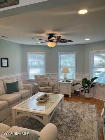 $762,500 | 142 Carolina Avenue, Holden Beach, NC 28462