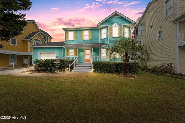 $762,500 | 142 Carolina Avenue, Holden Beach, NC 28462