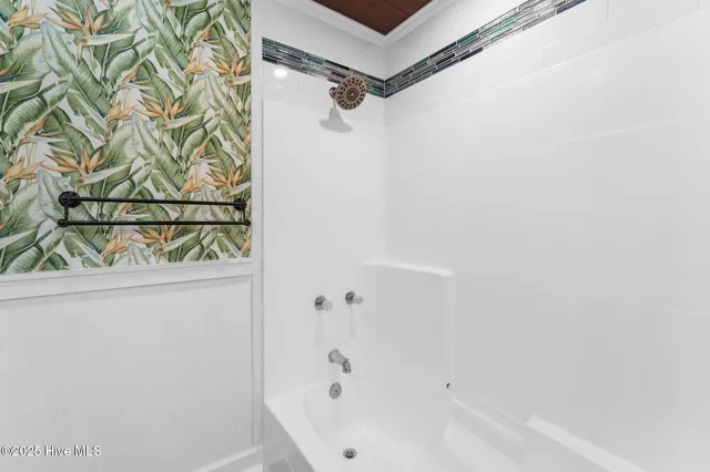 $762,500 | 142 Carolina Avenue, Holden Beach, NC 28462