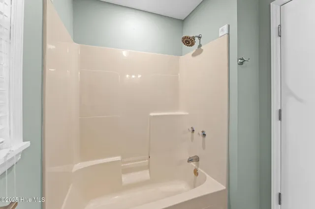 $762,500 | 142 Carolina Avenue, Holden Beach, NC 28462