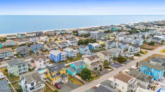 $762,500 | 142 Carolina Avenue, Holden Beach, NC 28462