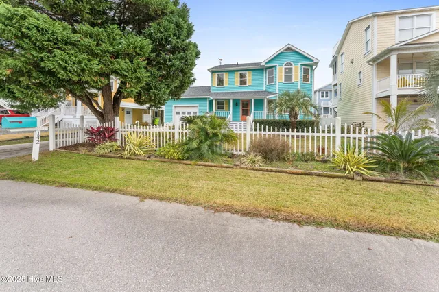 $762,500 | 142 Carolina Avenue, Holden Beach, NC 28462