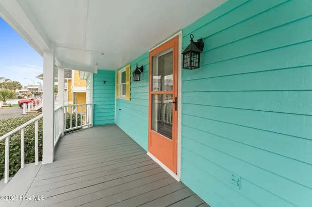 $762,500 | 142 Carolina Avenue, Holden Beach, NC 28462