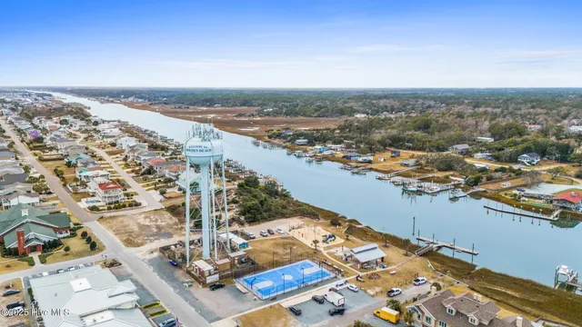 $762,500 | 142 Carolina Avenue, Holden Beach, NC 28462