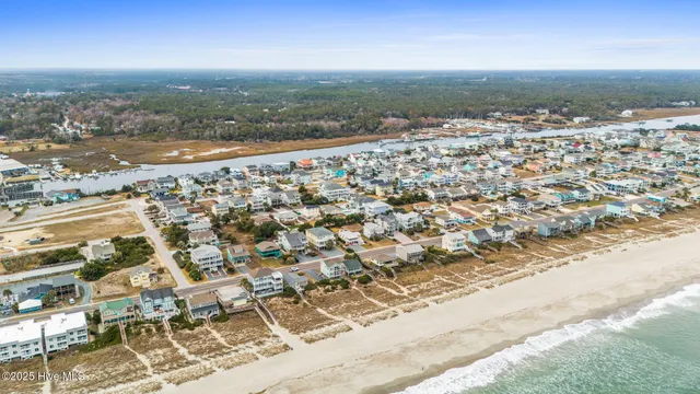 $762,500 | 142 Carolina Avenue, Holden Beach, NC 28462