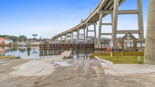 $762,500 | 142 Carolina Avenue, Holden Beach, NC 28462