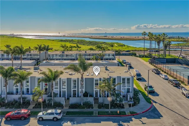$1,075,000 | 3954 Aladdin Drive, Huntington Beach, CA 92649