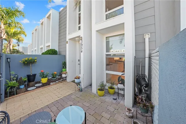 $1,075,000 | 3954 Aladdin Drive, Huntington Beach, CA 92649