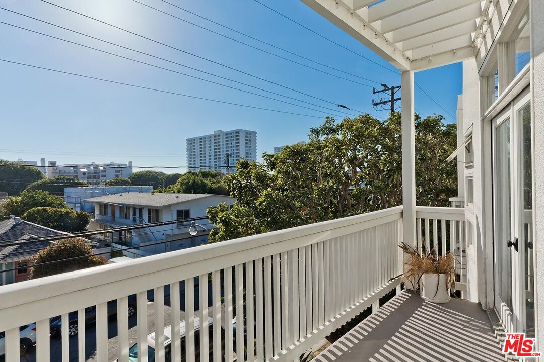 3002 3rd Street, Unit 203 Santa Monica, CA 90405 - Photo 17 of 44 a view of a houses with a balcony
