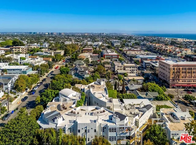 $1,999,000 | 3002 3rd Street, Unit 203, Santa Monica, CA 90405