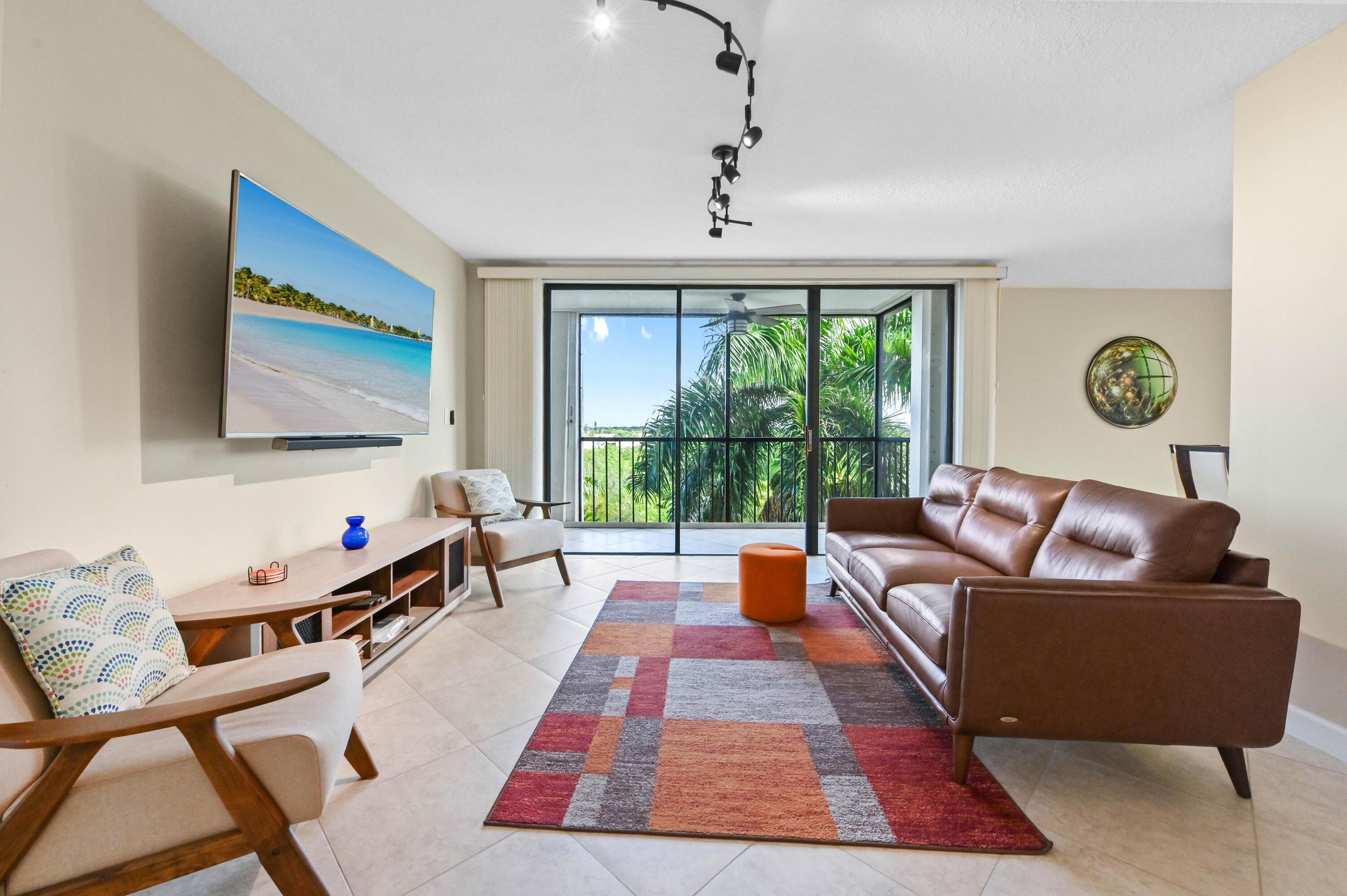 5951 Wellesley Park Drive, Unit 702 Boca Raton, FL 33433 - Photo 4 of 26 07 Living room 03