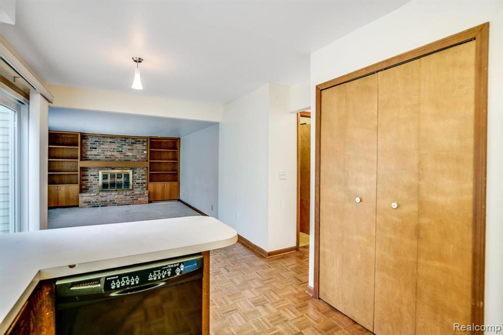 1641 Dennett Lane Rochester Hills, MI 48307 - Photo 11 of 45