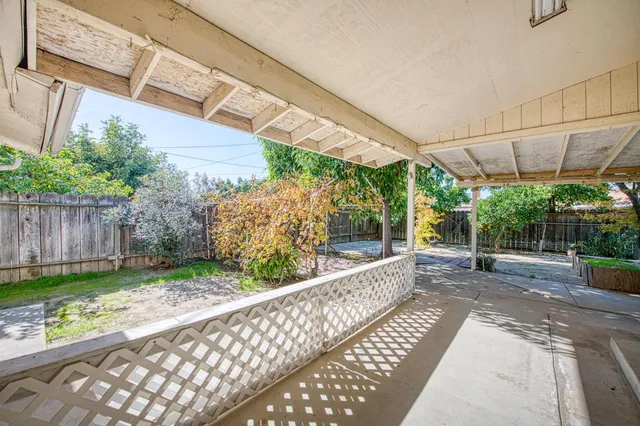 $345,000 | 1733 West Metzler Drive, Sanger, CA 93657