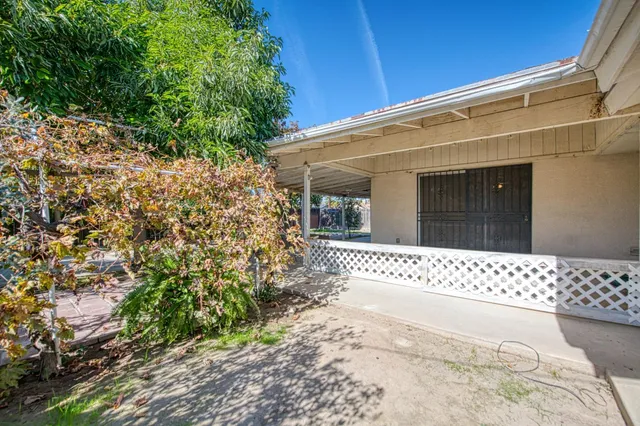 $345,000 | 1733 West Metzler Drive, Sanger, CA 93657