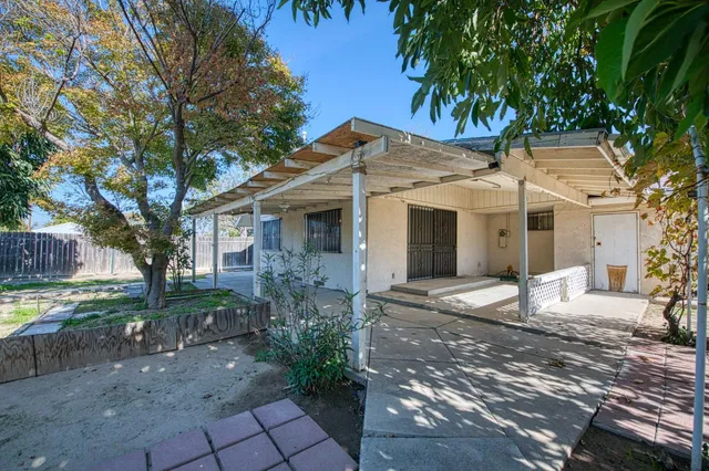 $345,000 | 1733 West Metzler Drive, Sanger, CA 93657