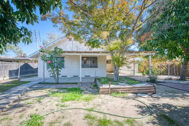 $345,000 | 1733 West Metzler Drive, Sanger, CA 93657