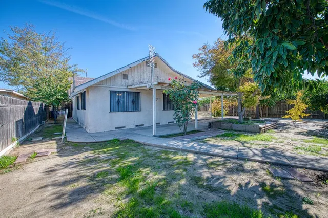 $345,000 | 1733 West Metzler Drive, Sanger, CA 93657