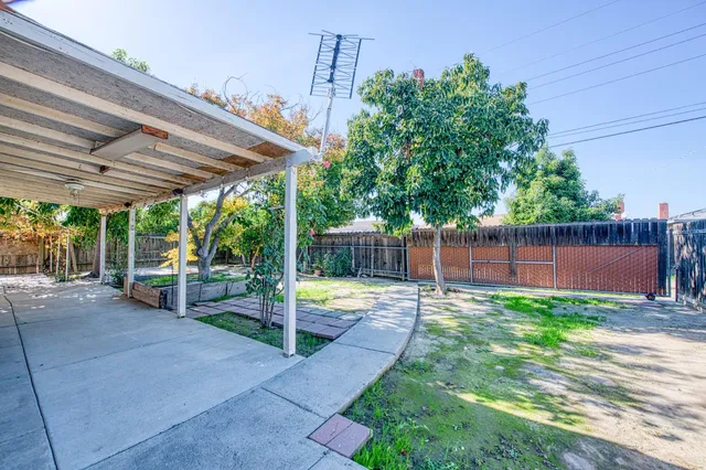 $345,000 | 1733 West Metzler Drive, Sanger, CA 93657