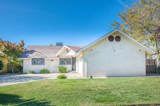 $345,000 | 1733 West Metzler Drive, Sanger, CA 93657