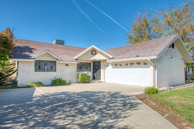 $345,000 | 1733 West Metzler Drive, Sanger, CA 93657