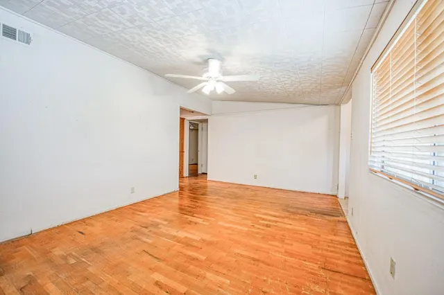 $345,000 | 1733 West Metzler Drive, Sanger, CA 93657