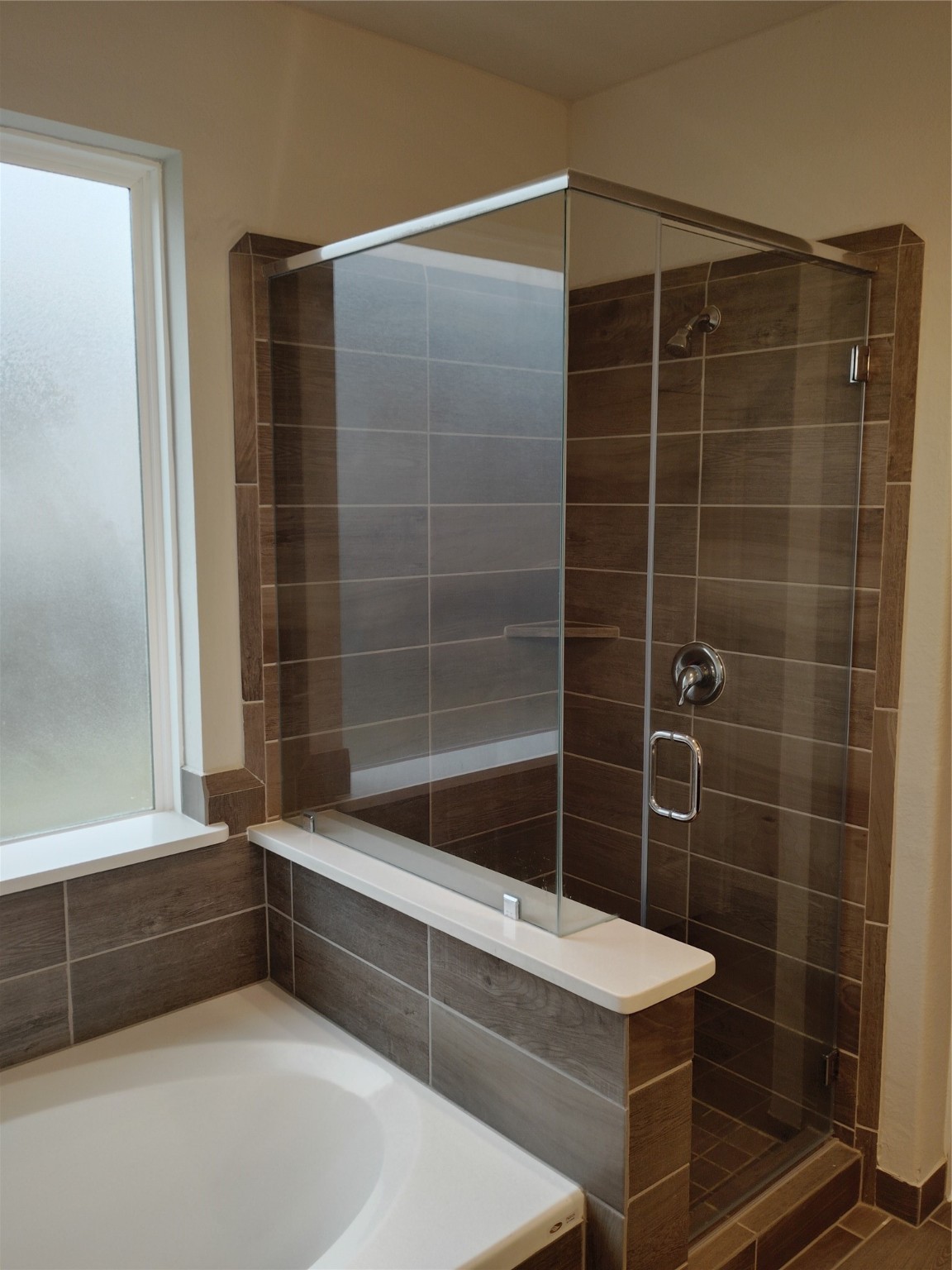 85 Carmel Drive Manvel, TX 77578 - Photo 13 of 31 a bathroom with a bathtub and a shower