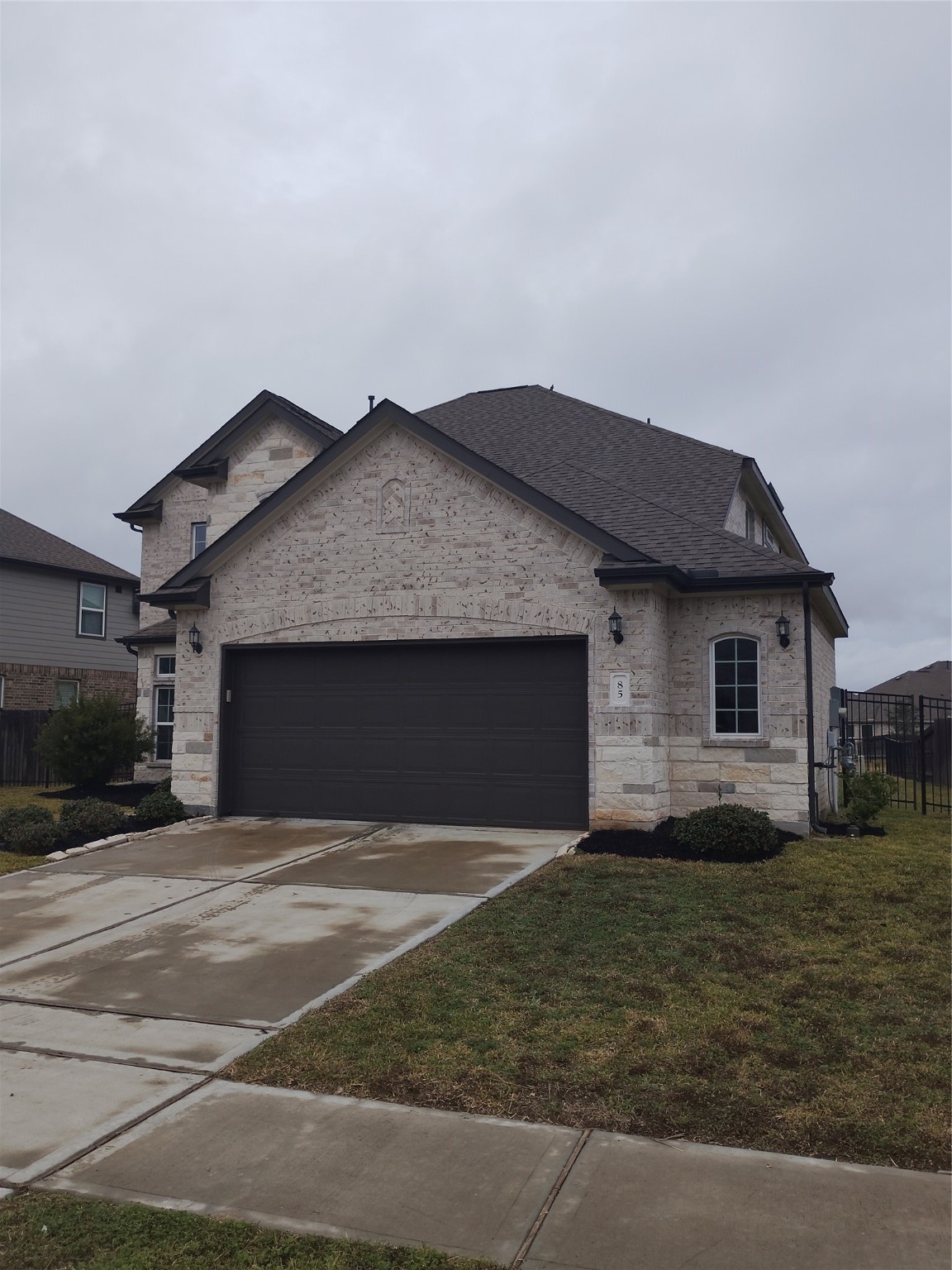 85 Carmel Drive Manvel, TX 77578 - Photo 2 of 31 a house with yard in front of it