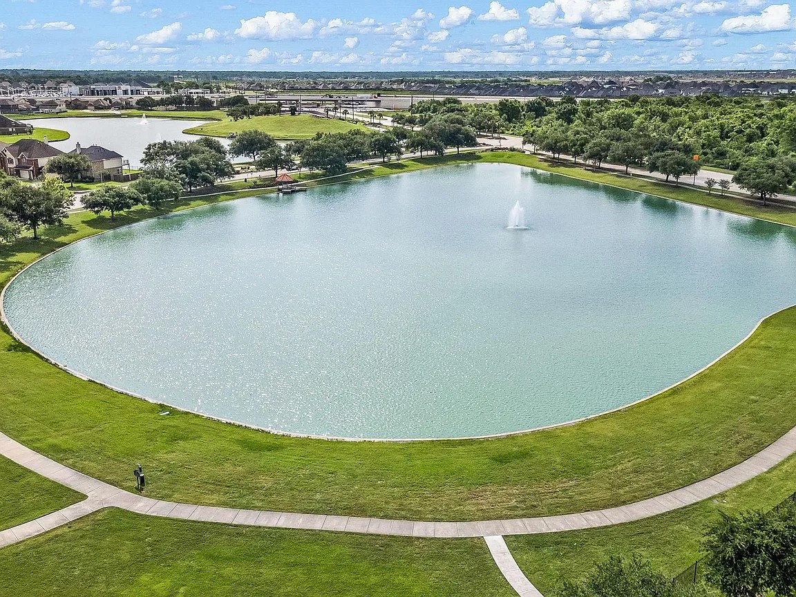 85 Carmel Drive Manvel, TX 77578 - Photo 31 of 31 a view of a city with a lake