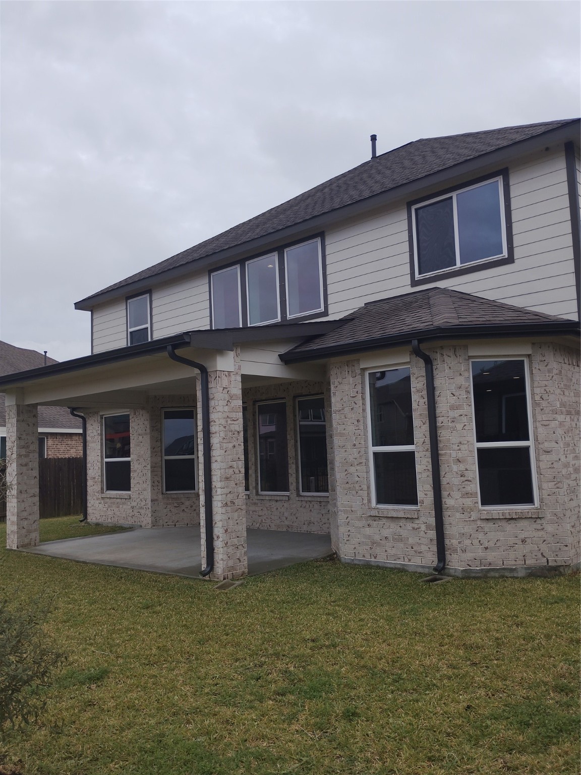85 Carmel Drive Manvel, TX 77578 - Photo 4 of 31 a house that has a large window in it