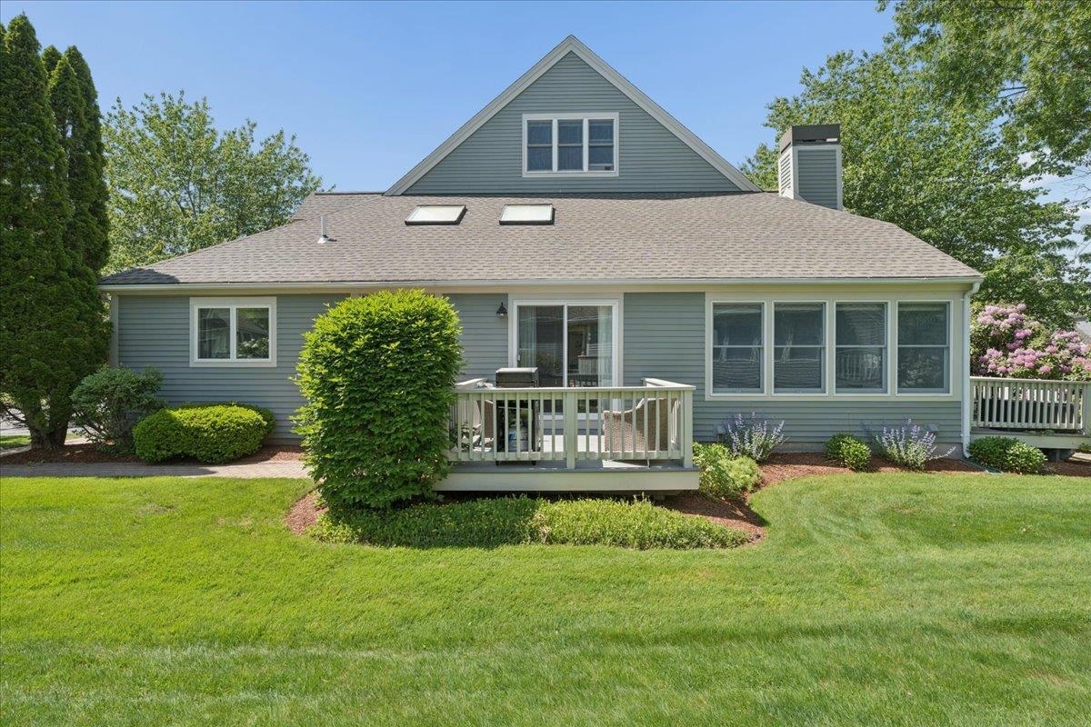 110 Hawthorne Village Road Nashua, NH 03062 - Photo 2 of 44