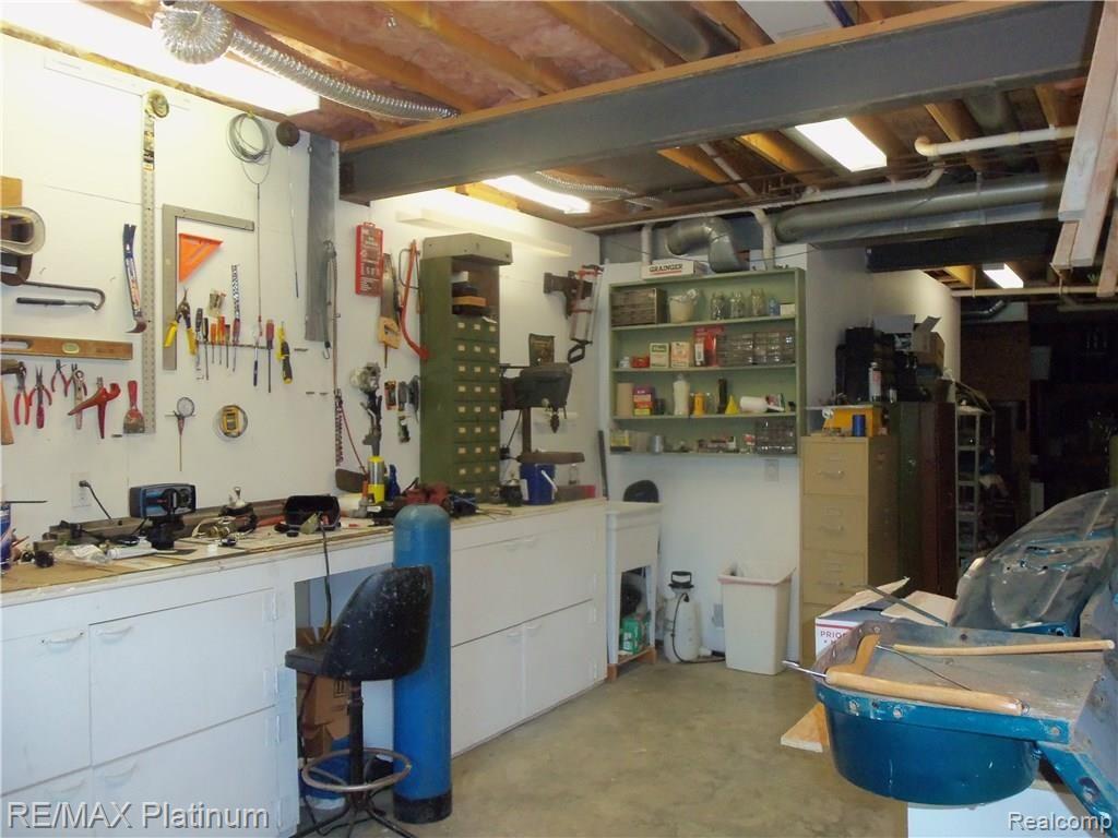 9906 Bergin Road Howell, MI 48843 - Photo 29 of 31 AWESOME BASEMENT WORKSHOP