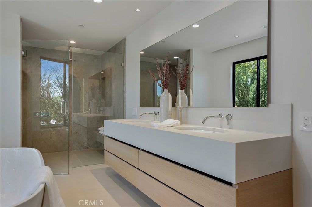 4939 Petit Avenue Encino, CA 91436 - Photo 27 of 52