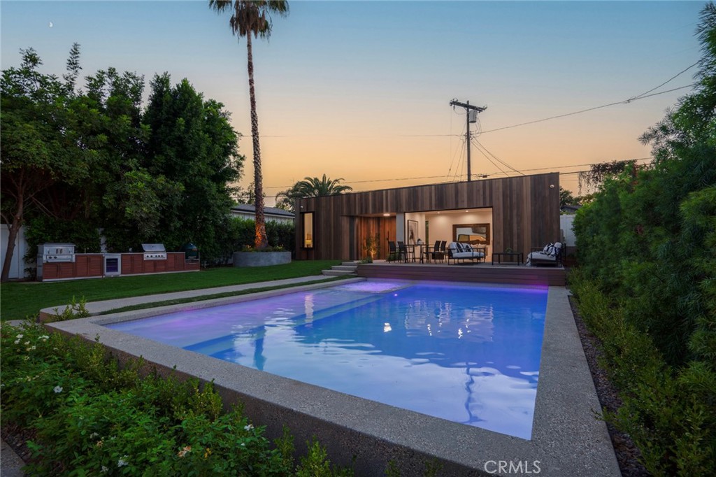 4939 Petit Avenue Encino, CA 91436 - Photo 3 of 52